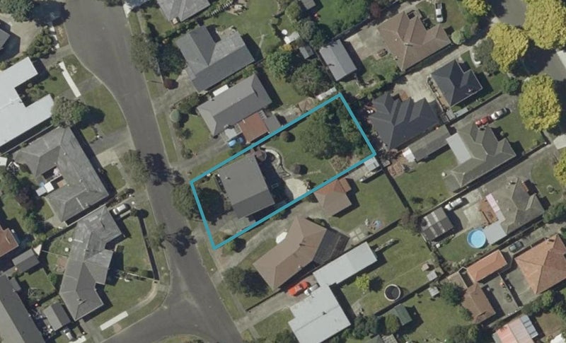 16 Hollows Crescent, Takaro, Palmerston North - Carousel 1