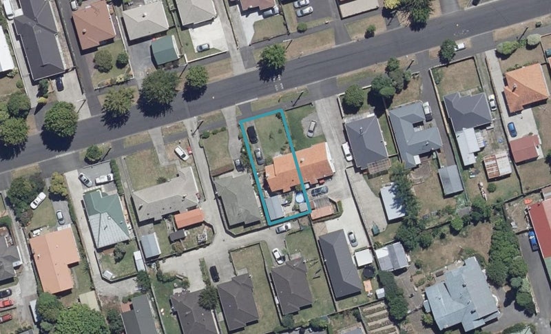 64 Claude Street, Fairfield, Hamilton - Carousel 1