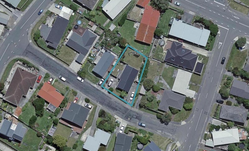 4 Gow Street, Newlands, Wellington - Carousel 1