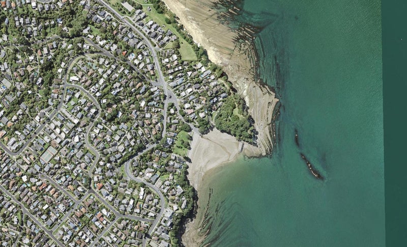 12 The Esplanade, Castor Bay, Auckland - Carousel 1