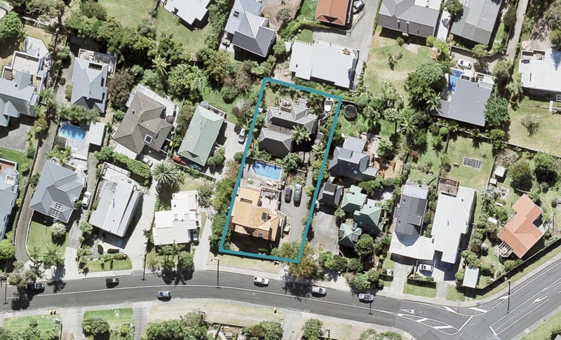 1/5 Mizpah Road, Waiake, Auckland - Carousel 1