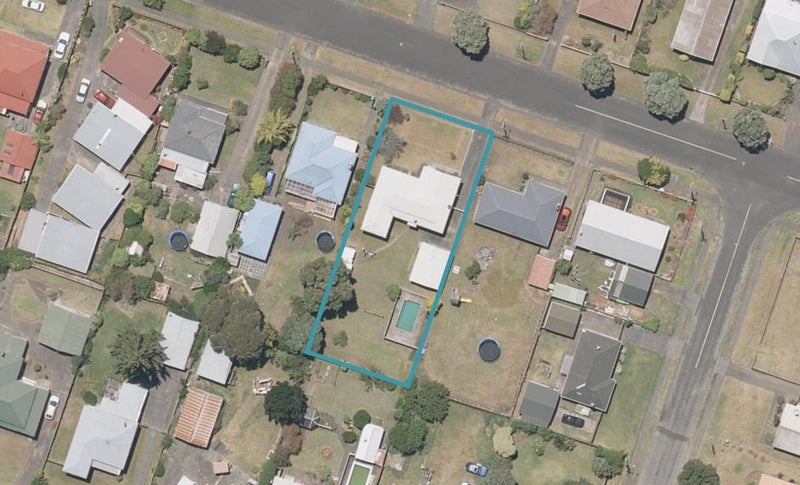 10 Titoki Street, Castlecliff, Whanganui - Carousel 1