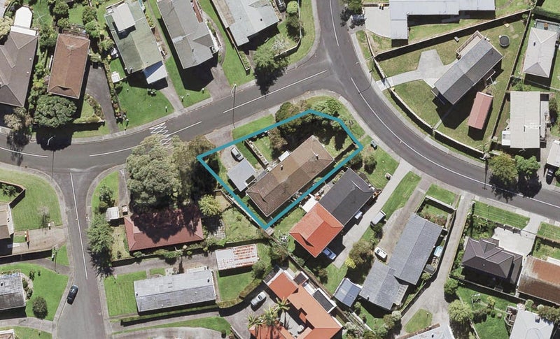 1/1 Pakira Avenue, Glendene, Auckland - Carousel 1