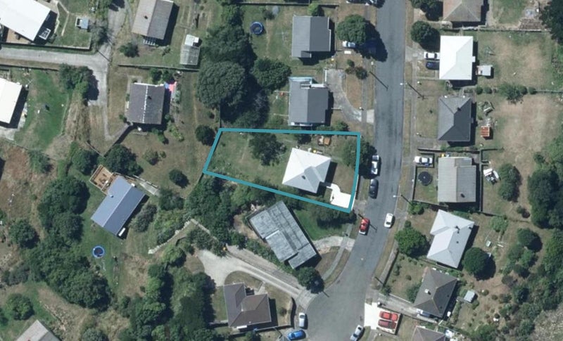 28 Northumberland Street, Cannons Creek, Porirua - Carousel 1