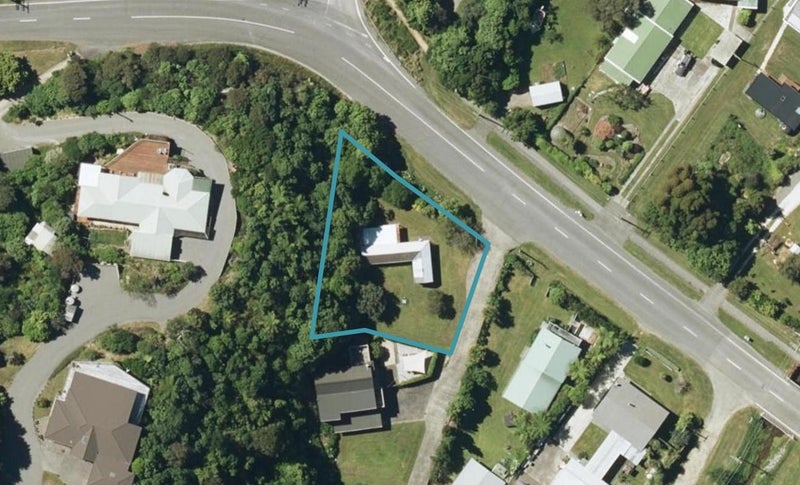 2300 Queen Charlotte Drive, Ngākuta Bay, Picton - Carousel 1