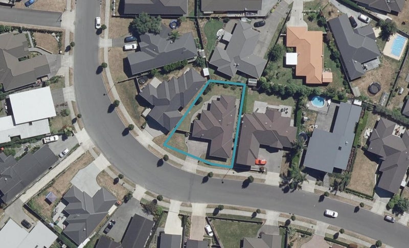 103 Saint James Drive, Huntington, Hamilton - Carousel 1