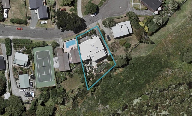 19 Freyberg Crescent, Waikanae Beach, Waikanae - Carousel 1