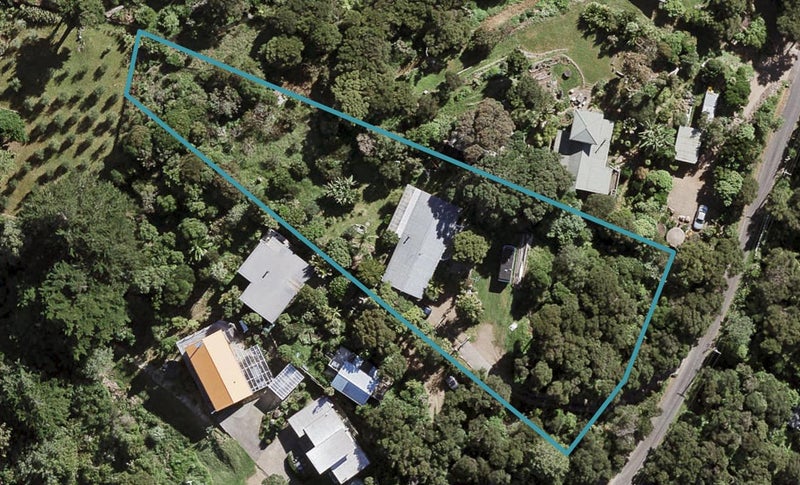 27 Albert Crescent, Ostend, Waiheke Island - Carousel 1