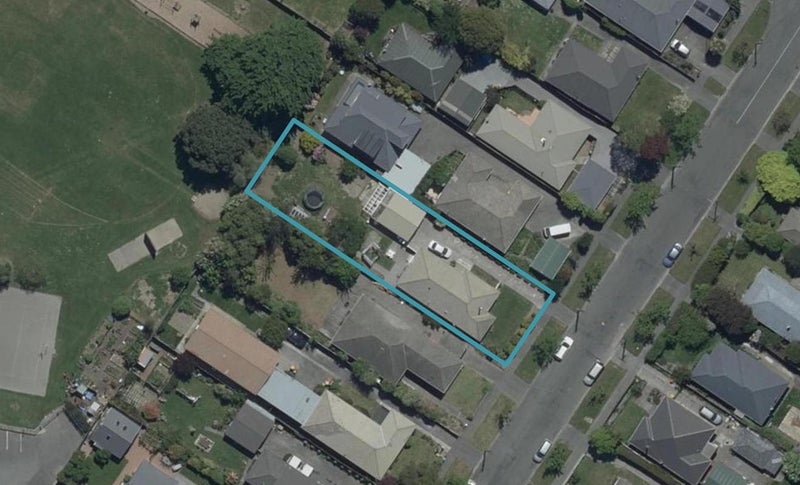 17 Manor Place, Bryndwr, Christchurch - Carousel 1