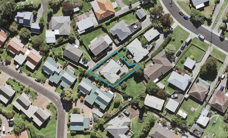 10A Duncan Avenue, Te Atatu South, Auckland - Carousel 1