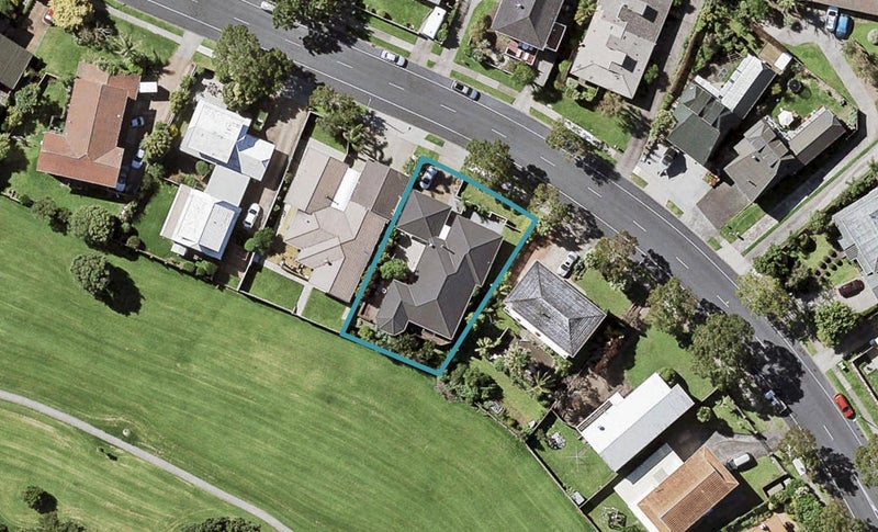 10 Bramley Drive, Farm Cove, Auckland - Carousel 1