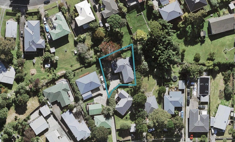33A Amberley Avenue, Te Atatu South, Auckland - Carousel 1