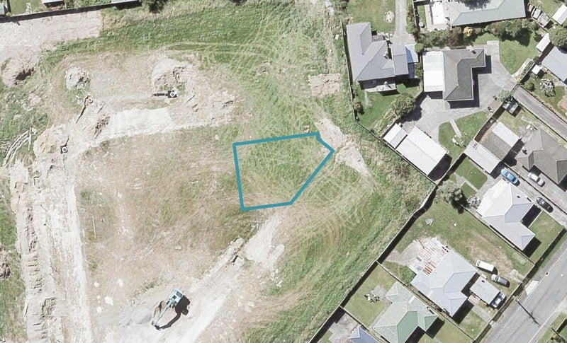 27 Henrietta Maxwell Grove, Wainuiomata, Lower Hutt - Carousel 1