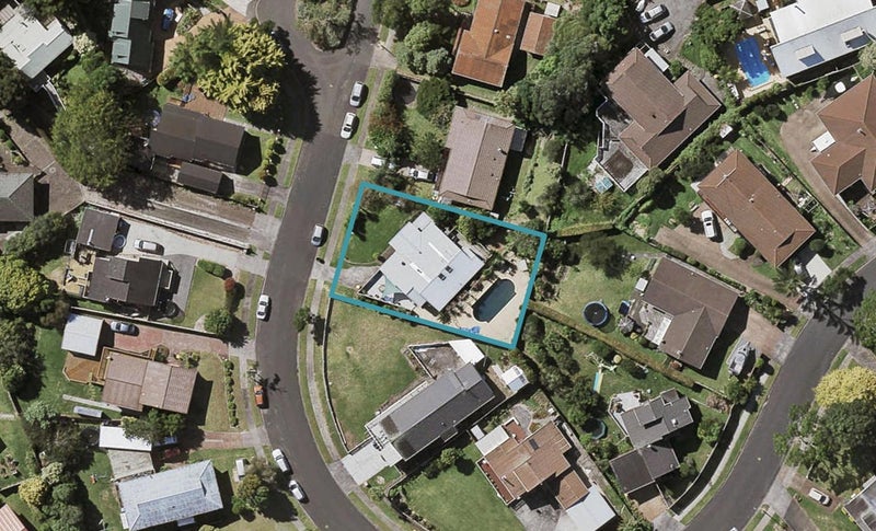 13 Kingsclere Place, Goodwood Heights, Auckland - Carousel 1