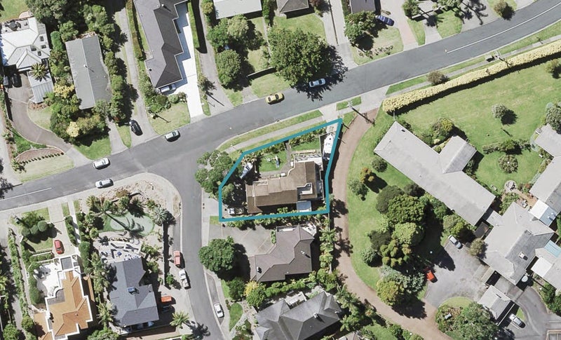 2 Centennial Place, Campbells Bay, Auckland - Carousel 1
