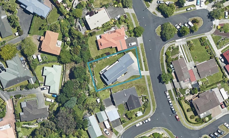 10 Aquarius Drive, Kawaha Point, Rotorua - Carousel 1