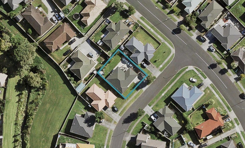 3 Loughinisland Place, Weymouth, Auckland - Carousel 1