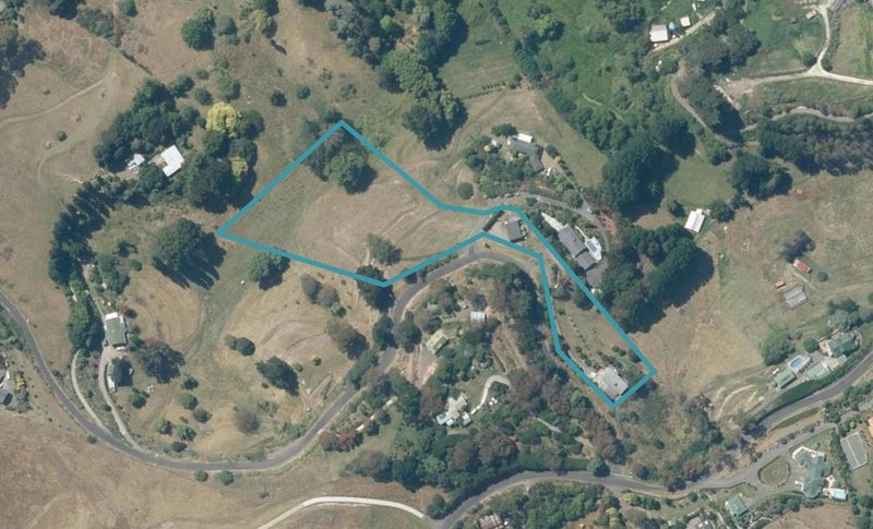 16 Ballantyne Road, Poraiti, Napier - Carousel 1