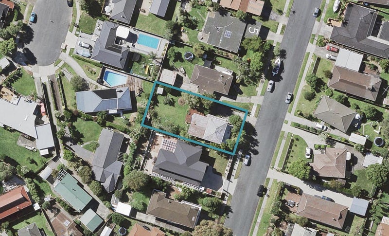 9 Booralee Avenue, Botany Downs, Auckland - Carousel 1