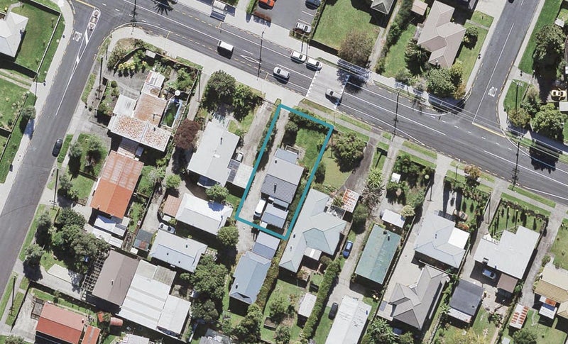 32 St Leonards Road, Kelston, Auckland - Carousel 1
