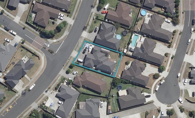 96 Barrington Drive, Huntington, Hamilton - Carousel 1