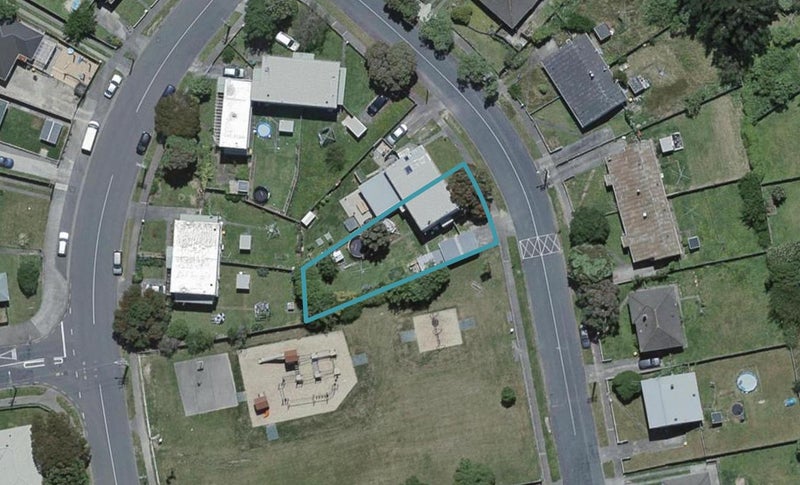 6 Davidson Crescent, Tawa, Wellington - Carousel 1