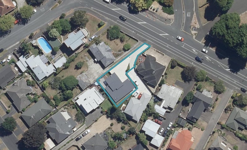 1313 Victoria Street, Beerescourt, Hamilton - Carousel 1