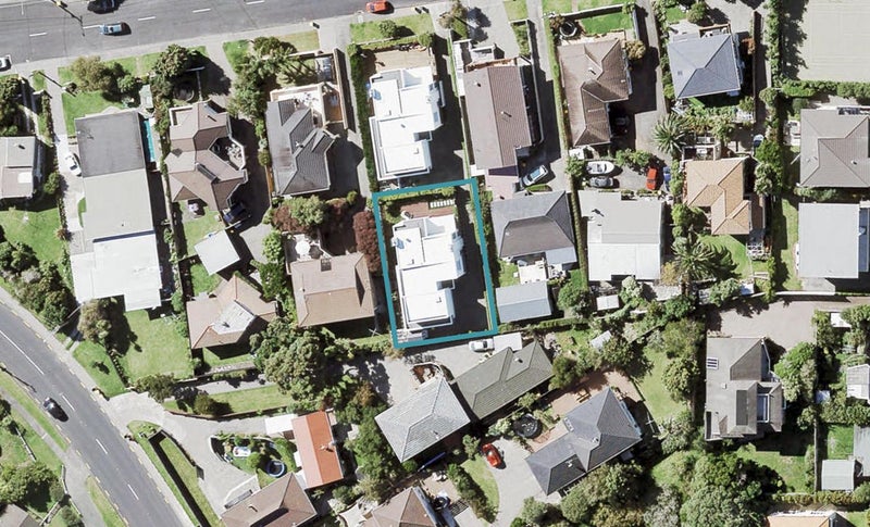 19A Montgomery Avenue, Rothesay Bay, Auckland - Carousel 1