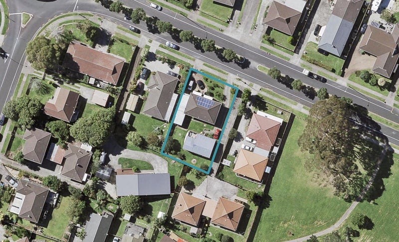 27 Highland Park Drive, Highland Park, Auckland - Carousel 1