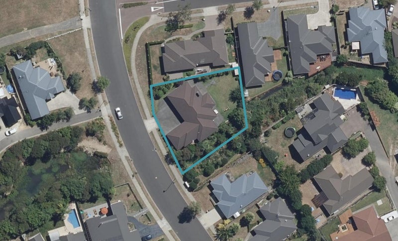 66 Barrington Drive, Huntington, Hamilton - Carousel 1