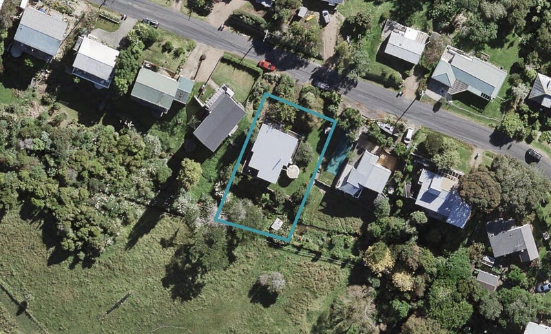 37 Tahatai Road, Oneroa, Waiheke Island - Carousel 1