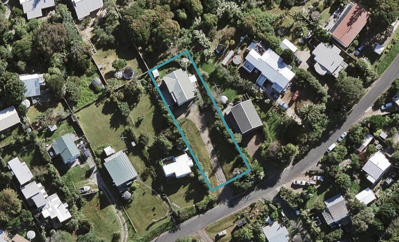 9 Wellington Road, Surfdale, Waiheke Island - Carousel 1