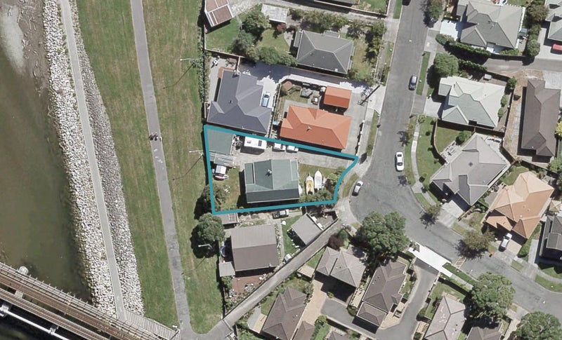 30 Richmond Grove, Woburn, Lower Hutt - Carousel 1