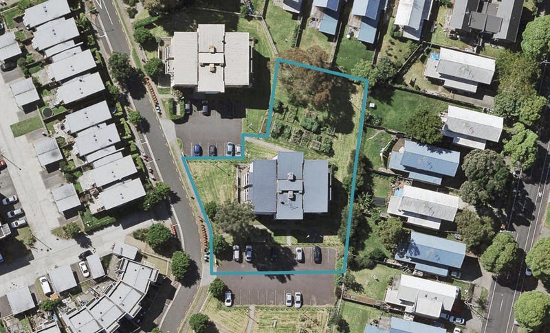 16 Tippett Street, Point England, Auckland - Carousel 1