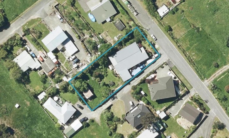 14 Waimarama Street, Waikawa, Picton - Carousel 1