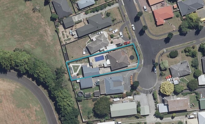 19 Somme Crescent, Hillcrest, Hamilton - Carousel 1