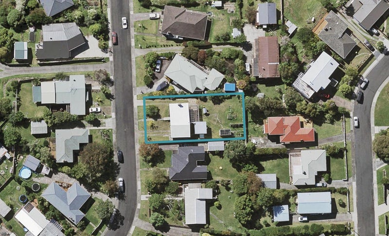 11 Lyford Crescent, Sunnynook, Auckland - Carousel 1