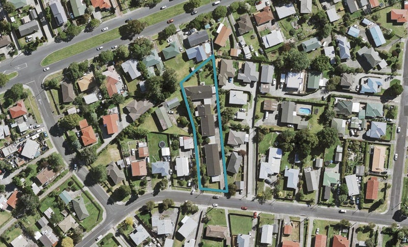 1/39B Harrington Road, Henderson, Auckland - Carousel 1