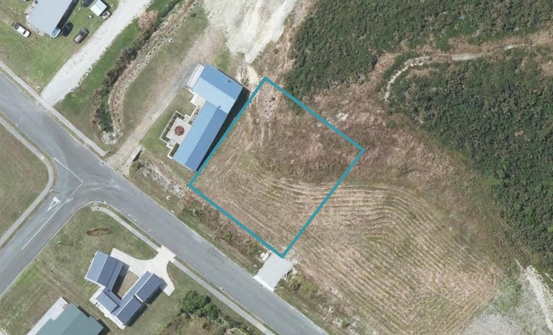 11 Mahia Heights Drive, Māhia - Carousel 1