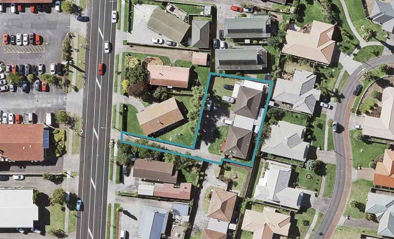 2/54 Aviemore Drive, Highland Park, Auckland - Carousel 1