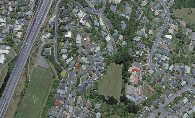 42 Allen Terrace, Tawa, Wellington - Carousel 1