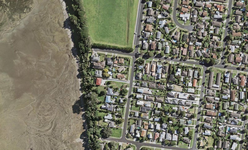 2/16 Domain Road, Weymouth, Auckland - Carousel 1