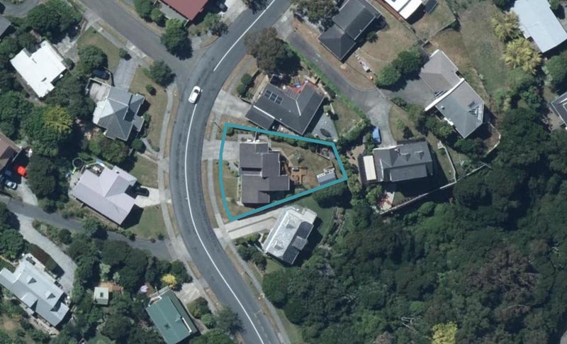 82 Ayton Drive, Whitby, Porirua - Carousel 1