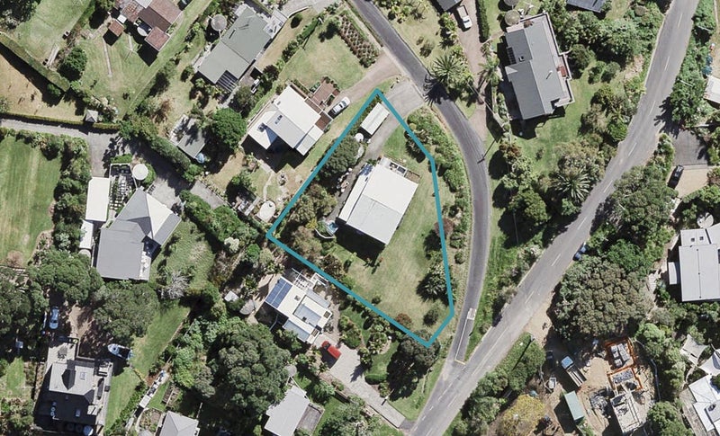 1 Karu Street, Oneroa, Waiheke Island - Carousel 1