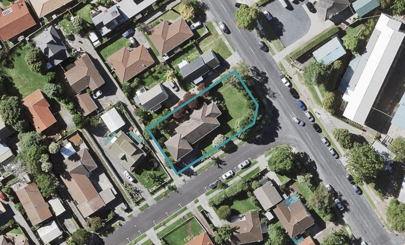 1 Penruddocke Road, Half Moon Bay, Auckland - Carousel 1