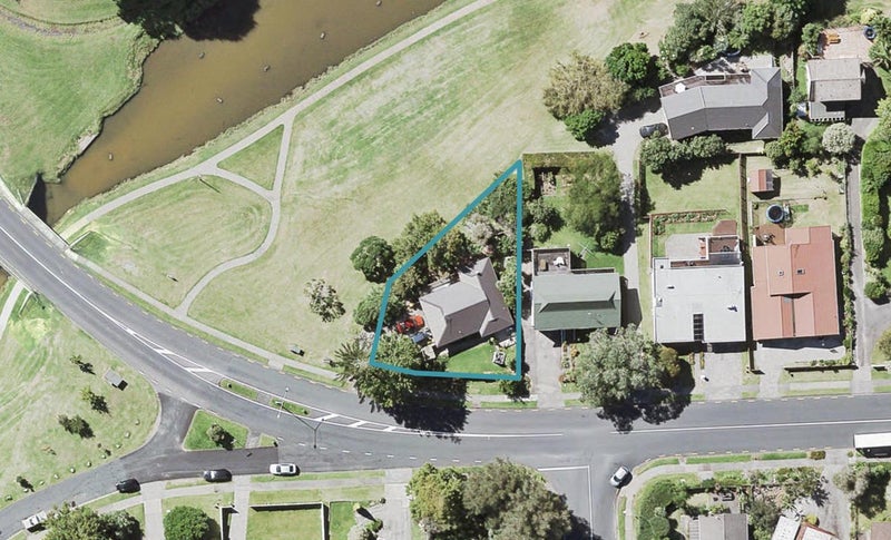 83 Glencoe Road, Browns Bay, Auckland - Carousel 1
