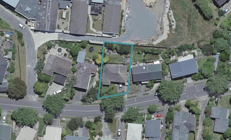 8 Sunrise Blvd, Tawa, Wellington - Carousel 1