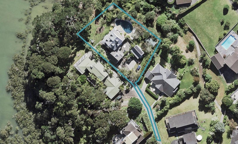 9 Awatahi Place, Greenhithe, Auckland - Carousel 1