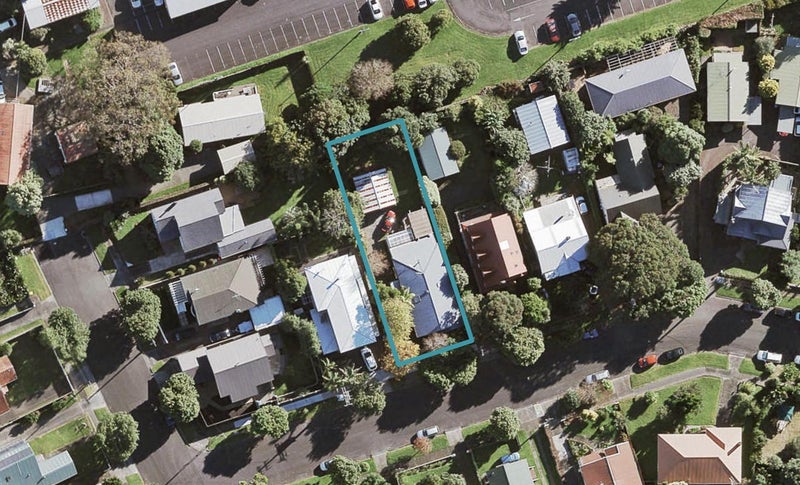 15 Raetihi Crescent, Mount Albert, Auckland - Carousel 1