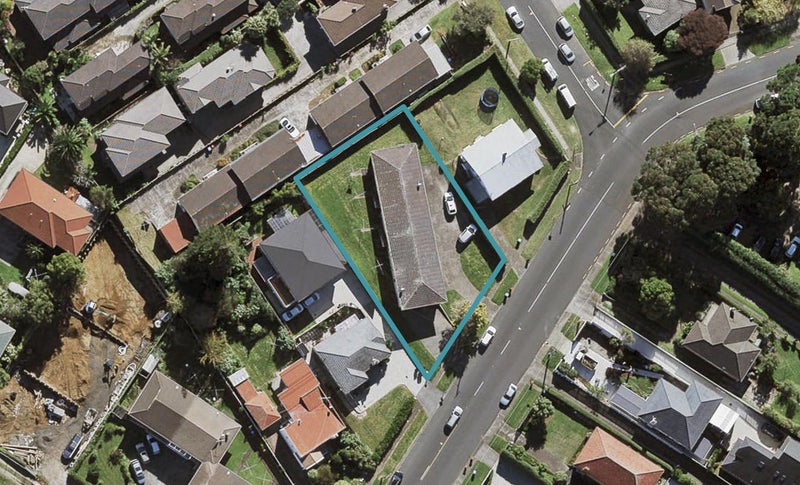 1/23 Hayr Road, Three Kings, Auckland - Carousel 1